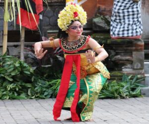 dancer-barong and keris dance, bali travel information