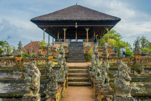 kerta gosa ancient justice court palace, bali besakih tours