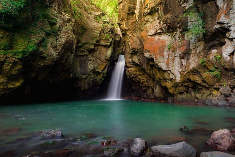 red wall waterfall, buleleng places of interest