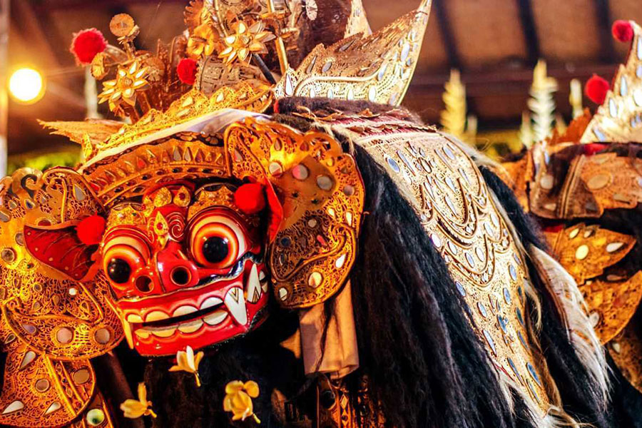 barong and keris dance performance