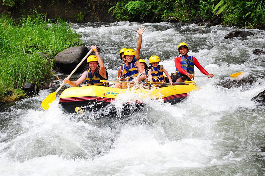 telaga waja rafting tour